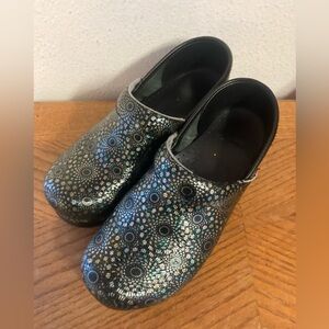 DANSKO Black Patterned Clogs Size 38 (USA 7.5-8)